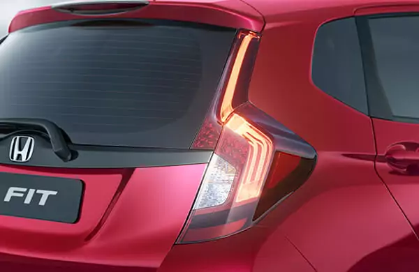 Honda Fiti 2021 traseira direita